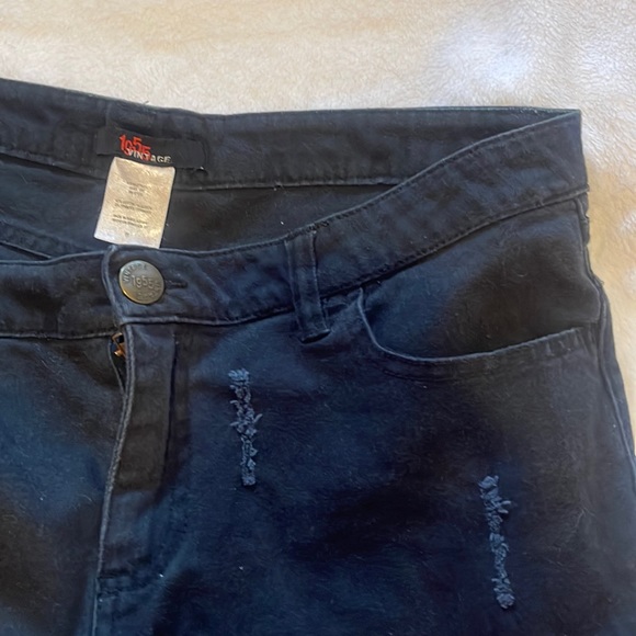 Shorts - Picture 3 of 3